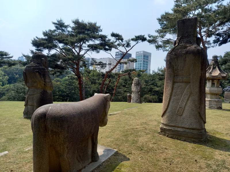 Seoul Private Tour - Stone statue of Royal Tomb