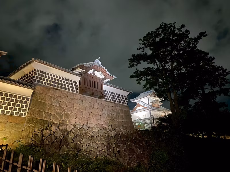 Tokyo Private Tour - Stones that whisper the past