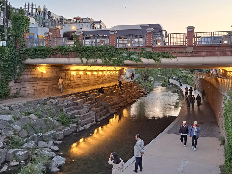 Seoul Private Tour - Cheonggyecheon Stream