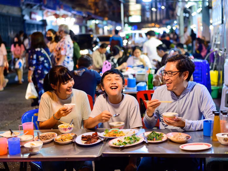 Bangkok Private Tour - Enjoy street food in China town