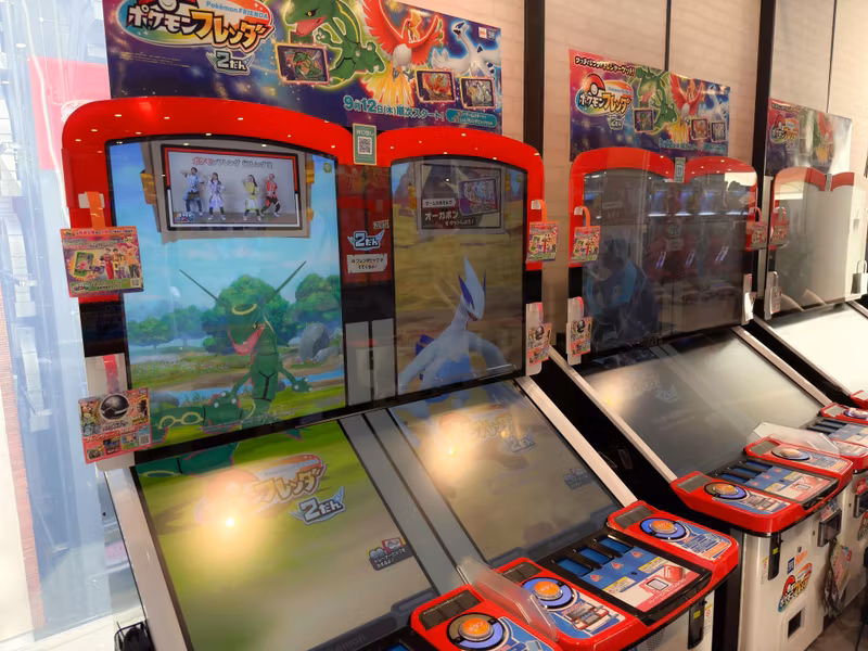 Tokyo Private Tour - The latest games at Gigo Game Center
