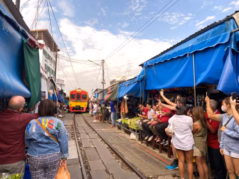 Snapshot Thailand: Railway Market & Floating Life Tourcover image