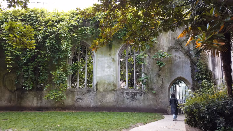 London Private Tour - St. Dunstan in the East Church Garden