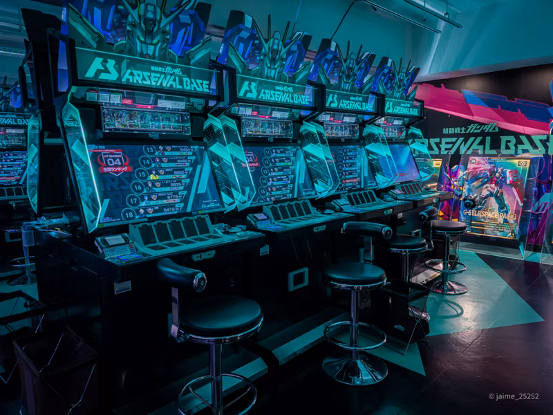 Tokyo Private Tour - The latest games at Gigo Game Center