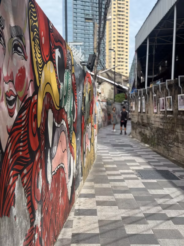 Bangkok Private Tour - Talad noi Art street