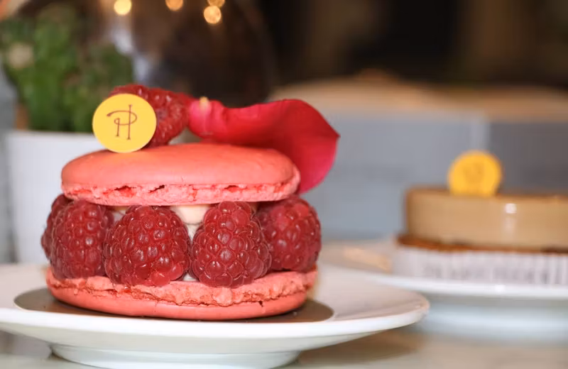 Paris Private Tour - Macaron sandwich from Pierre Hermé
