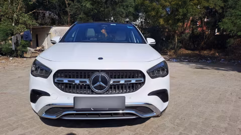 A Royal Ride to the Taj: Delhi to Agra Day Tour in the Luxury Mercedescover image