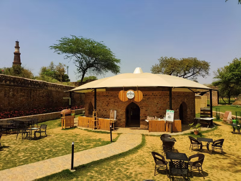 Delhi Private Tour - Cafe Stone inside complex