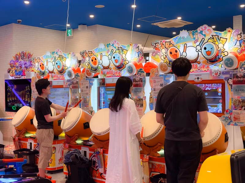 Tokyo Private Tour - Taiko drum game at the Game Center