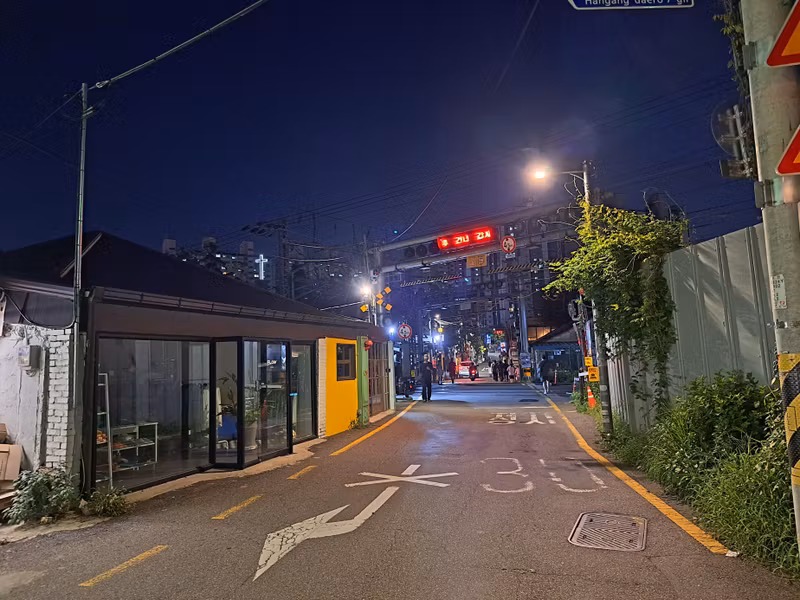 Seoul Private Tour - Ttaeng Ttaeng Street Railway area