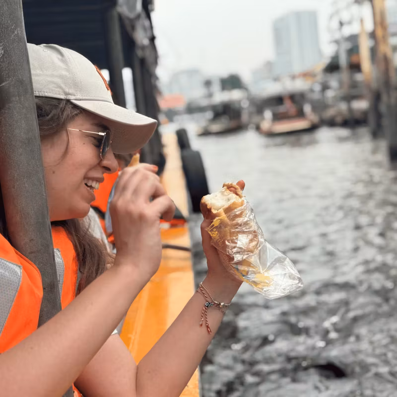 Bangkok Private Tour - stop for feed the fish