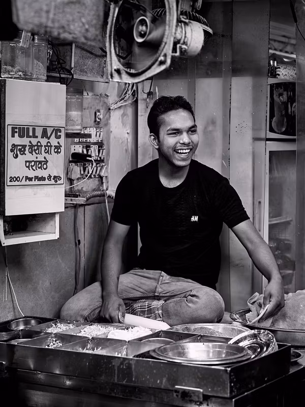 Delhi Private Tour - Delhi street food vendor