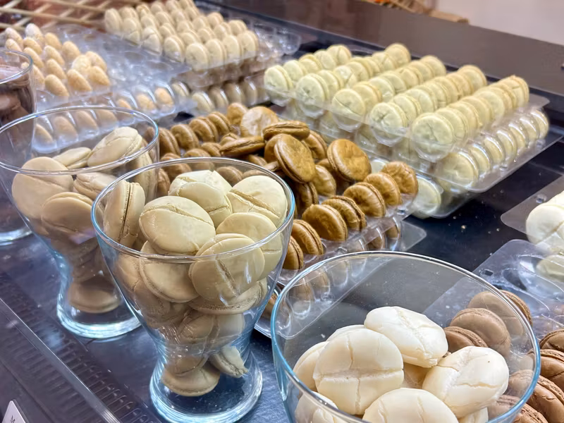 Bayonne Private Tour - basque macaron