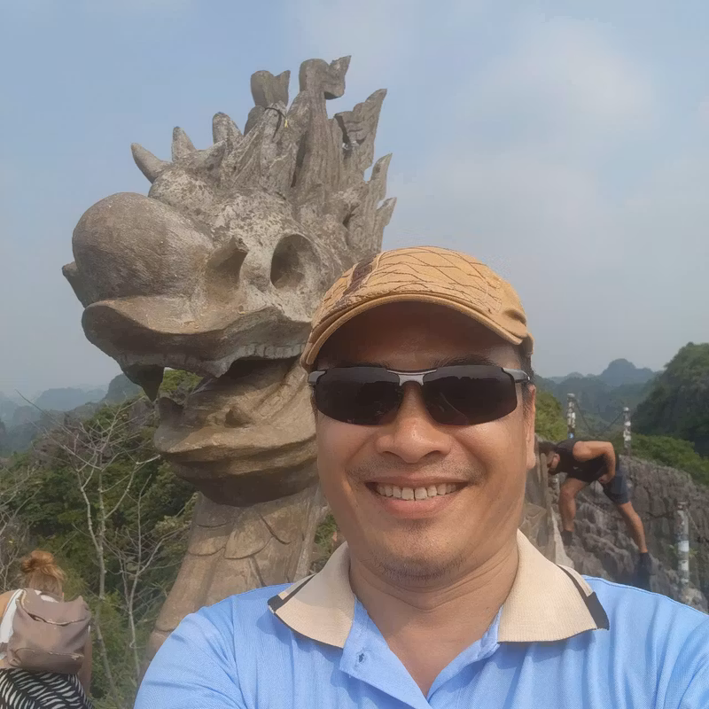 Hanoi Private Tour - We're all smiling at the Peak