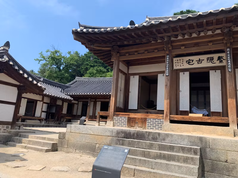 Seoul Private Tour - Buildings of the Seongyojang