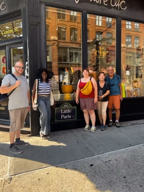 New York Private Tour - Our tour guide with Visiteurs in leader of