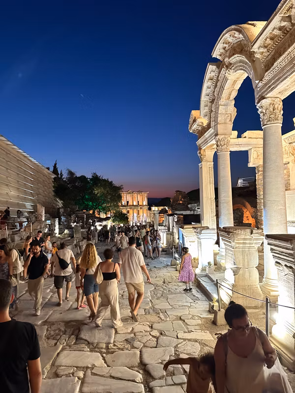 Izmir Private Tour - Hadrian Temple and Library in the sight