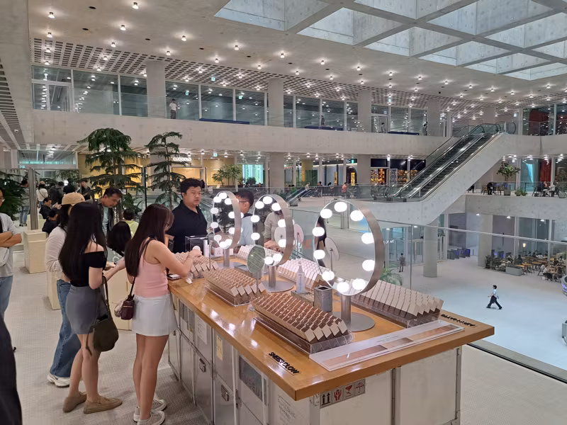 Seoul Private Tour - Amorepacific Headquarters Building