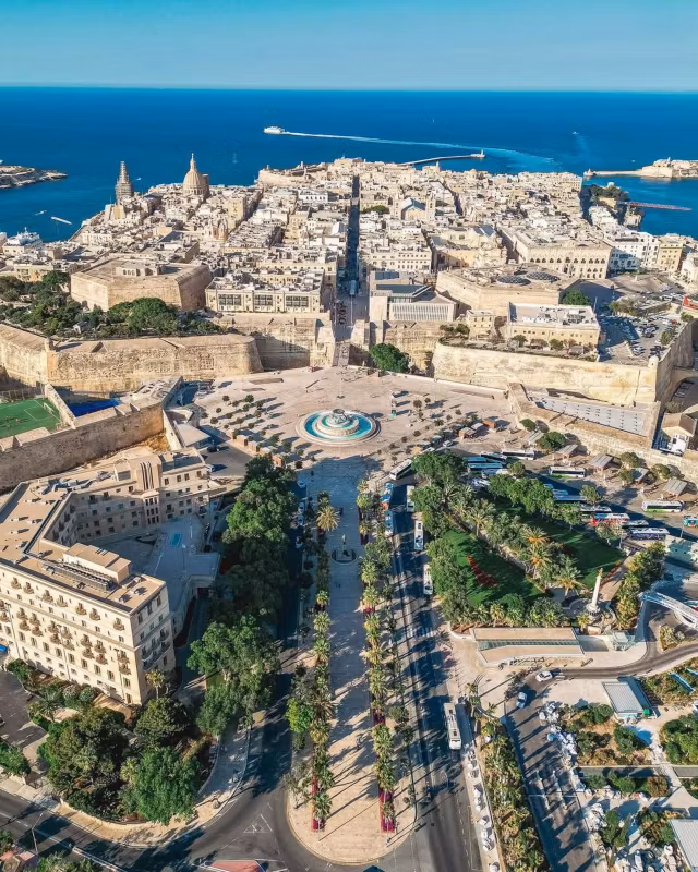 Malta Private Tour - Valletta triton fountain eyeview