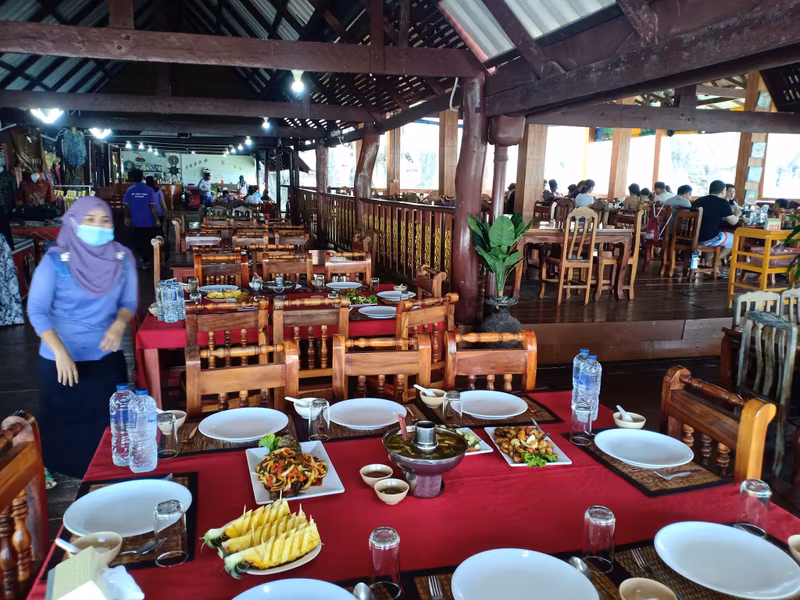 Phuket Private Tour - Lunch at Flooding village