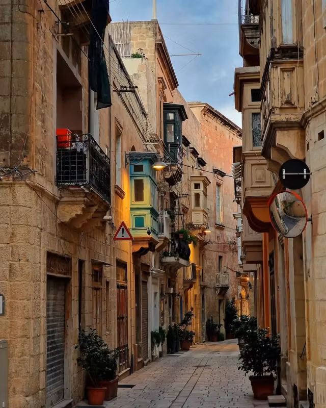Malta Private Tour - Birgu streets