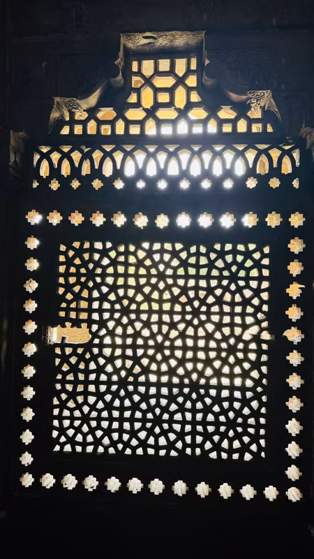 Delhi Private Tour - Intricate jali screens of Humayun’s Tomb — Mughal craftsmanship that turns stone into lace.