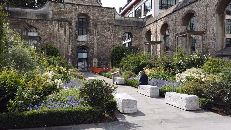 London Private Tour - Christchurch Greyfriars Garden