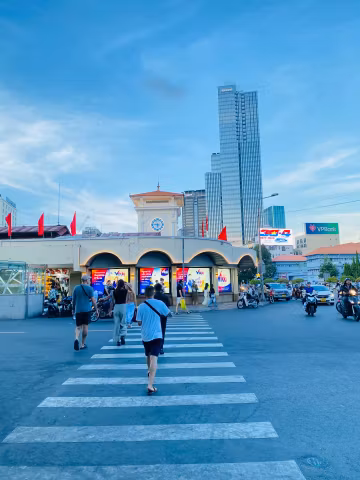 Experience the Essence of the City by Walking tourcover image