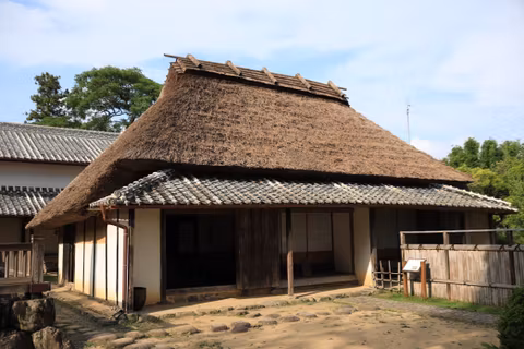 Historic Towns, Bold Art and Kabuki Thatre / Ocean Views with Licensed Guide and Private Car Pick-Upcover image