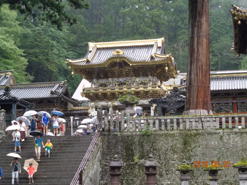 Tokyo Private Tour - Haupttor Yomeimon, bekannt auch als "Higurashi Gomon" d.h. Sie werden sich nicht langweilen, wenn Sie es den ganzen Tag betrachten.
