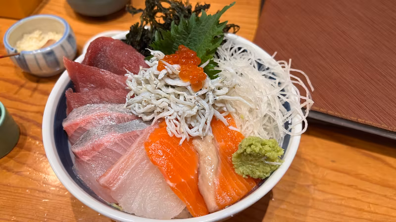 Nagoya Private Tour - Sea food rice bowl