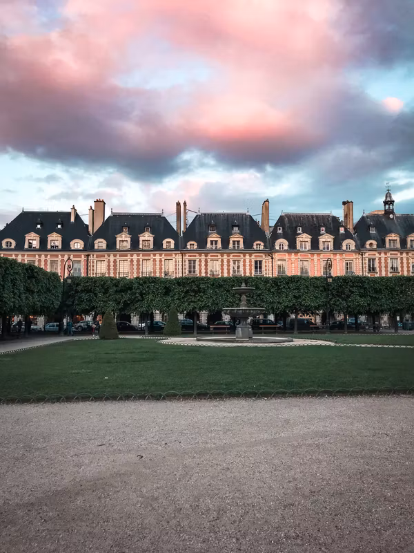 Ile-de-France Private Tour - Place des Voges