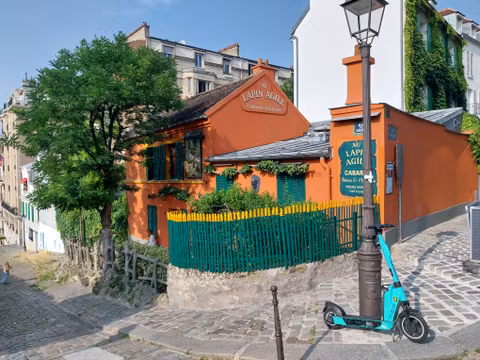 The Essential Montmartre Walking Tourcover image
