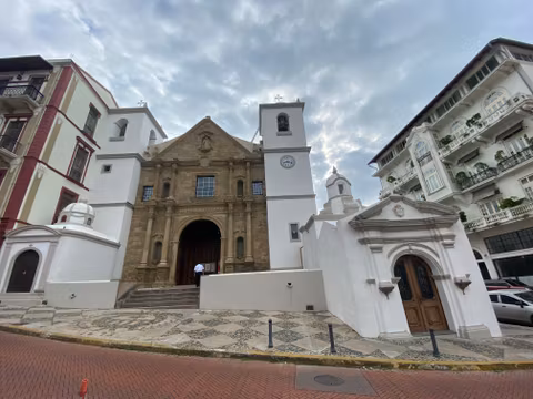 Casco Viejo Private Walking Tour (SUV 1 to 7 pax)cover image
