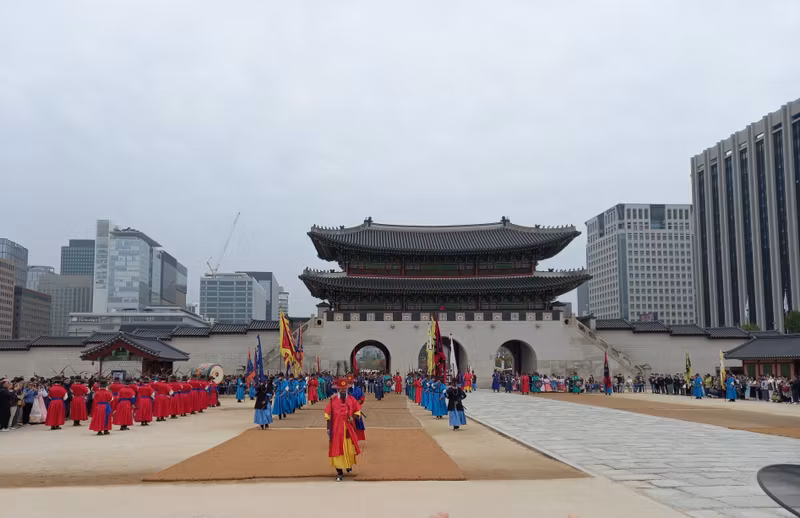 Seoul Private Tour - Gwanghwamun guard change