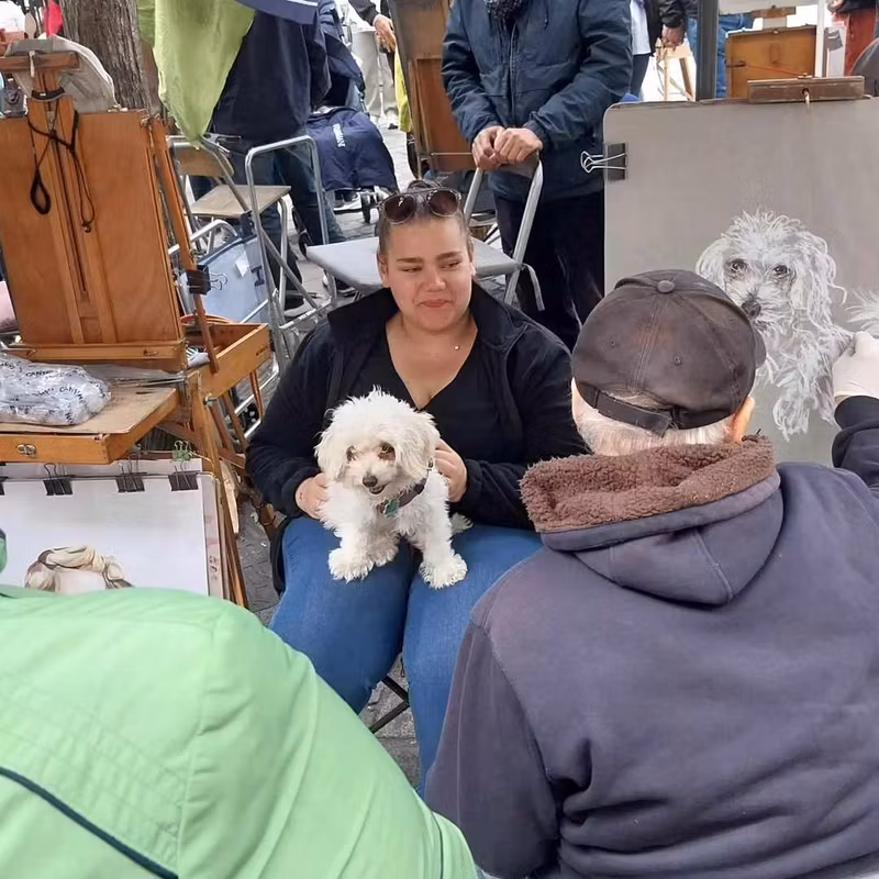 Paris Private Tour - Little doggy getting his portrait done
