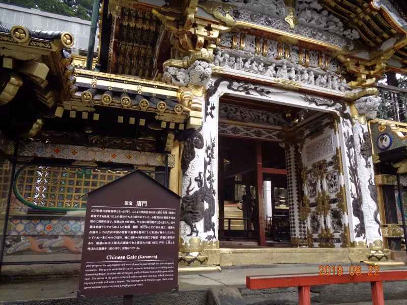 Tokyo Private Tour - das Chinesische Tor, Karamon mit dem linken und rechten Tamagaki Rundgang Korridor
