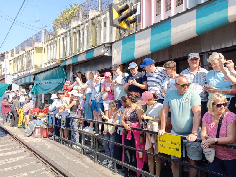 Bangkok Private Tour - Ready for the famous railway moment
