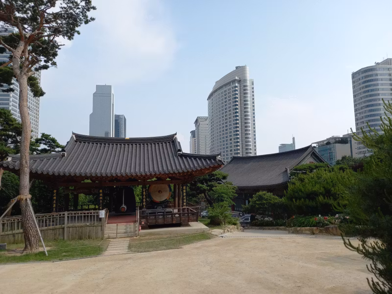 Seoul Private Tour - Temple in modern city landscape