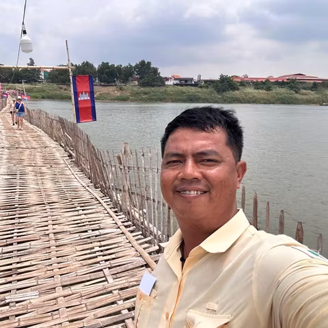 Siem Reap Tour Guide - Toma S.