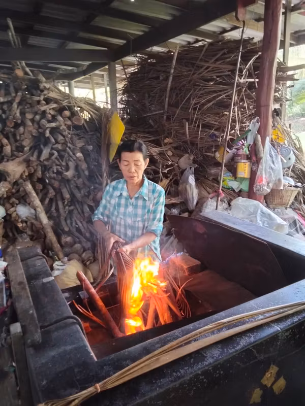 Bangkok Private Tour - Discover the traditional art of making palm sugar