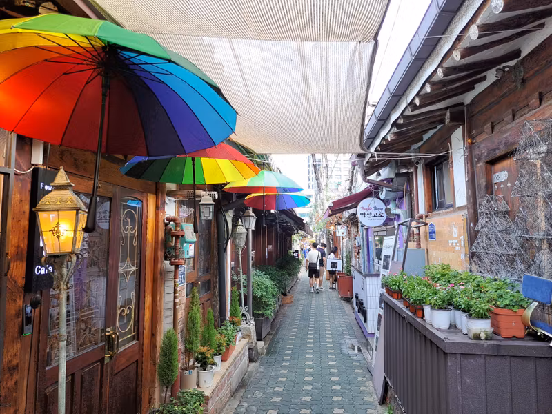 Seoul Private Tour - Ikseon-dong Hanok Street