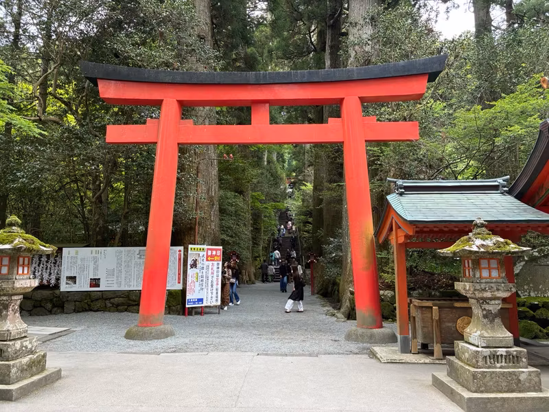 Tokyo Private Tour - Hakone jinja entrance