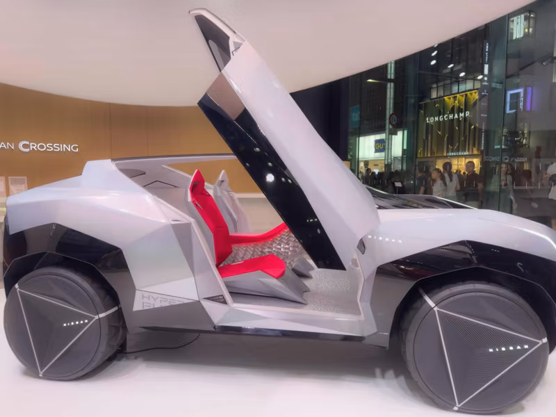 Tokyo Private Tour - Cool cars at the Nissan prototype showroom