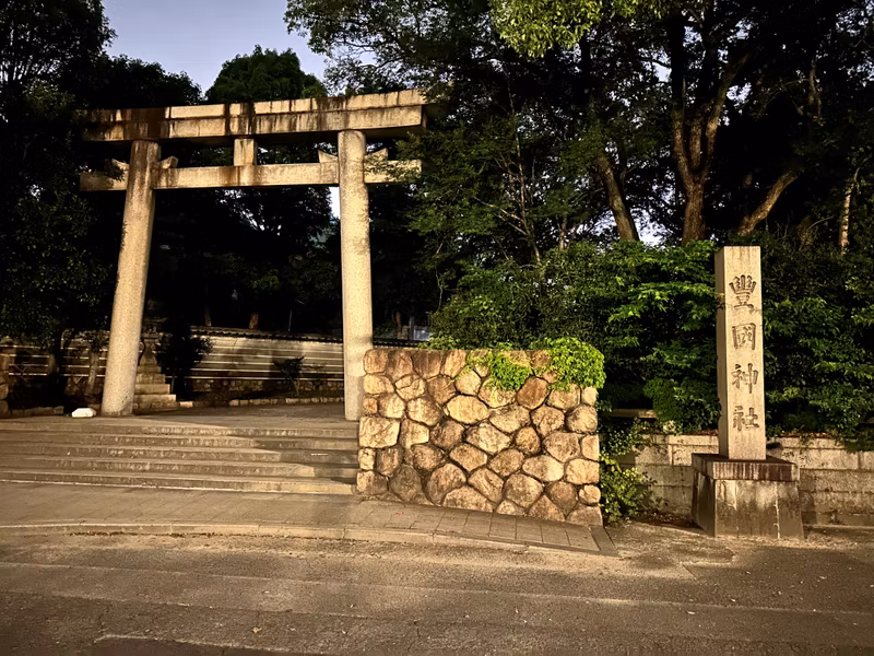Osaka Private Tour - Hokoku shrine in commemoration of Toyotomi