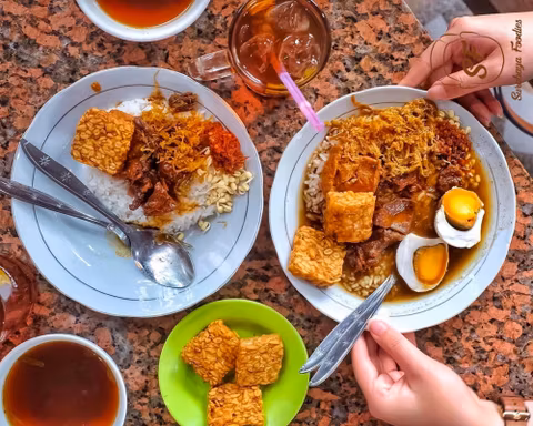 Legends of Flavor: Surabaya’s Timeless Food Tourcover image