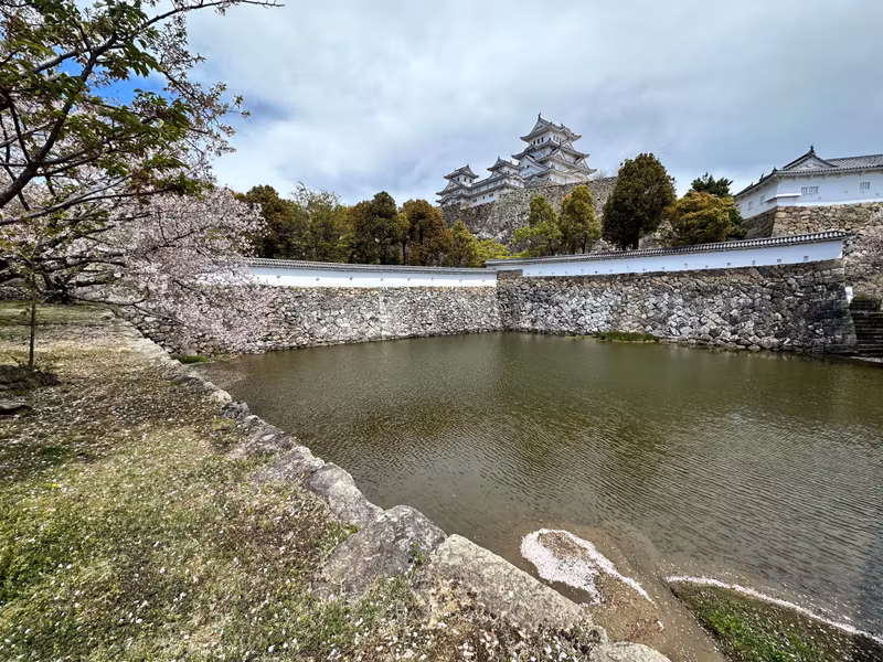 Osaka Private Tour - a view on the inner moat
