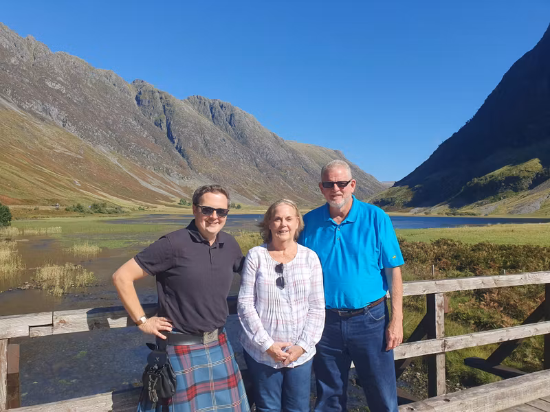 Edinburgh Private Tour - Guests and me in Glencoe
