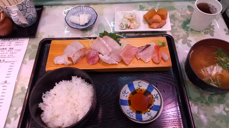 Niigata Private Tour - Lunch at the market restaurant