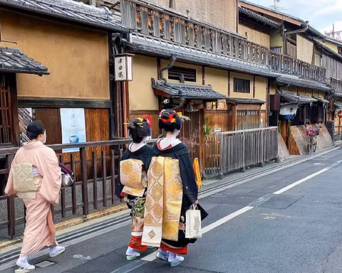 Discover Old Kyoto: Gion Geisha Strollcover image